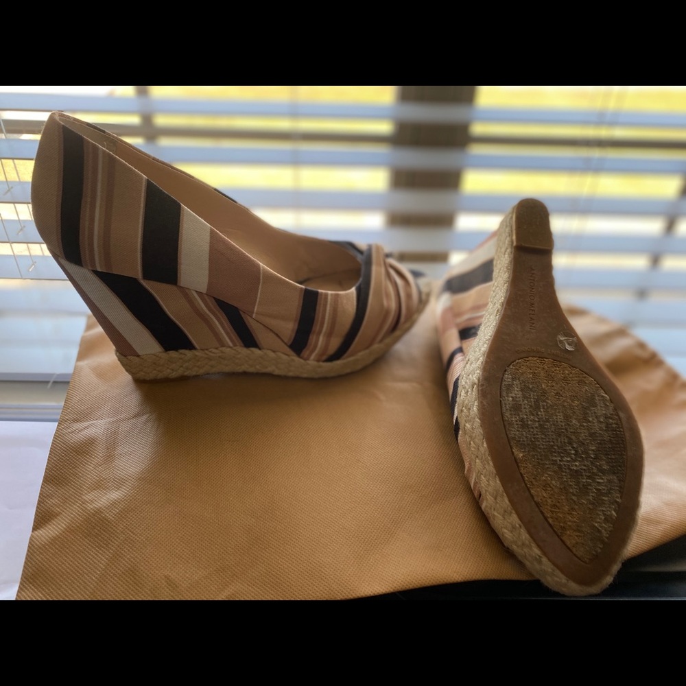 Antonio Melanie Wedges